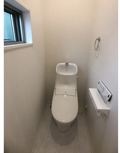 Kolet Sangenjaya #03 - Interior - ["Toilet seat", "Toilet", "Plumbing fixture"]