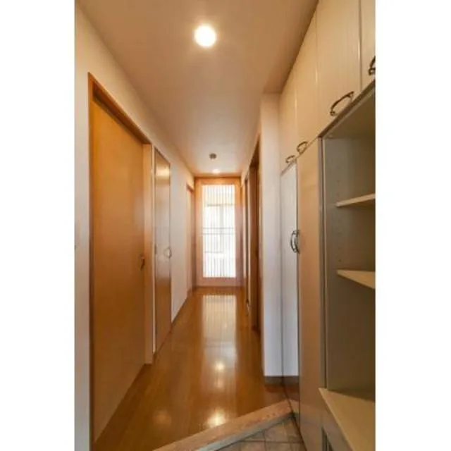 Meikyu Kan - Interior - ["Door", "Fixture", "Wood"]