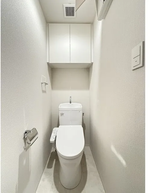 Daffitto Kinshicho - Interior - ["Toilet seat", "Toilet", "Plumbing fixture"]
