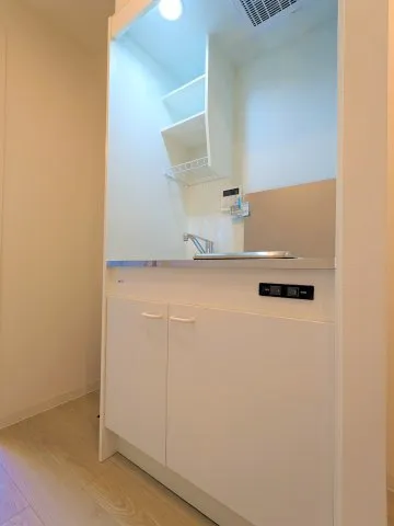 Ludens Tokiwadai IV - Interior - ["Wood", "Flooring", "Floor"]