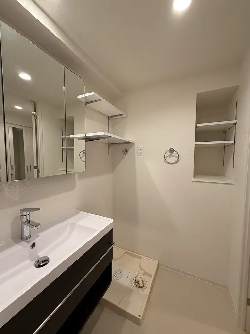 Serenite Fran Honmachi - Interior - ["Flooring", "Floor", "Interior design"]