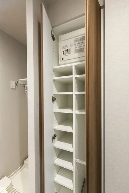 LIBR GRANT Nishi Shinjuku WEST - Interior - ["Wood", "Shelving", "Shelf"]