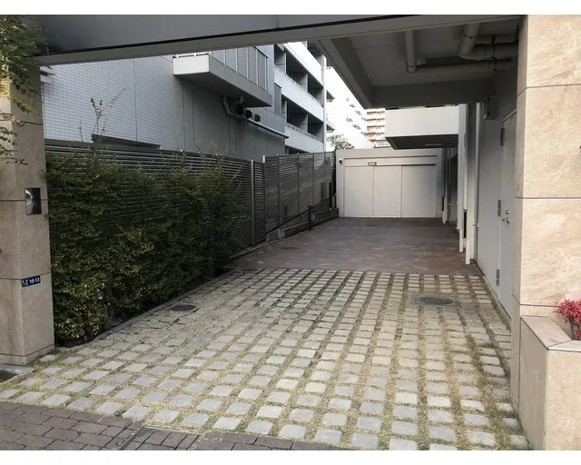 Gran Casa Kiyosumi Shirakawa - Exterior - ["Rectangle", "Asphalt", "Road surface"]
