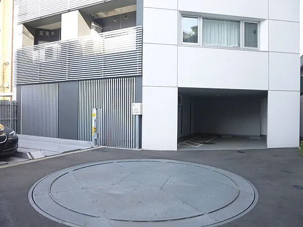 The Parkhouse Daikanyama Residence - Other - ["Composite material", "Concrete", "Parking"]