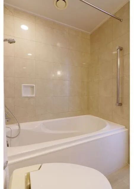 Frontier Residence The Tower Shinagawa - Interior - ["Bathtub", "Plumbing fixture", "Shower head"]