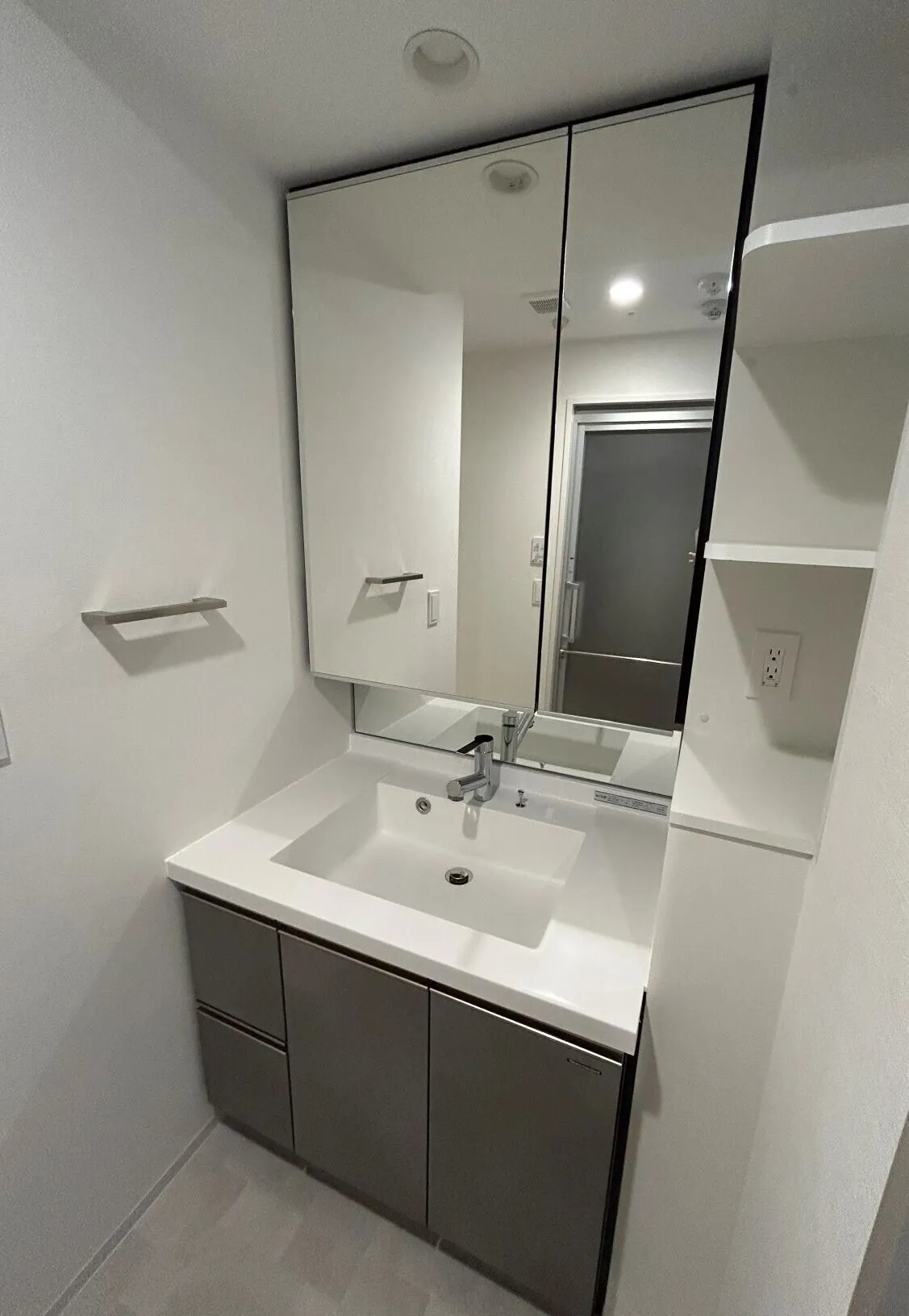 Branchiesta Ueno - Interior - ["Flooring", "Floor", "Interior design"]