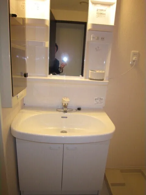 TK Flats Shibuya - Interior - ["Tap", "Mirror", "Sink"]