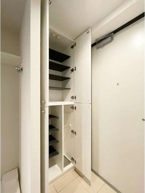 Grand Flat Sakurashinmachi - Interior - ["Wood", "Flooring", "Interior design"]