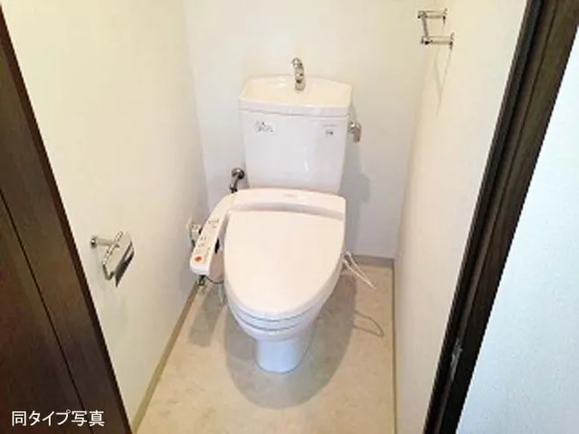 Comforia Tamachi - Interior - ["Toilet", "Property", "Toilet seat"]