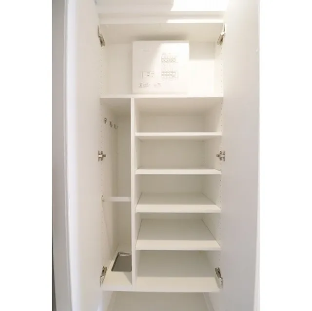 Comforia Live Sugamo - Interior - ["Shelf", "Cabinetry", "Furniture"]