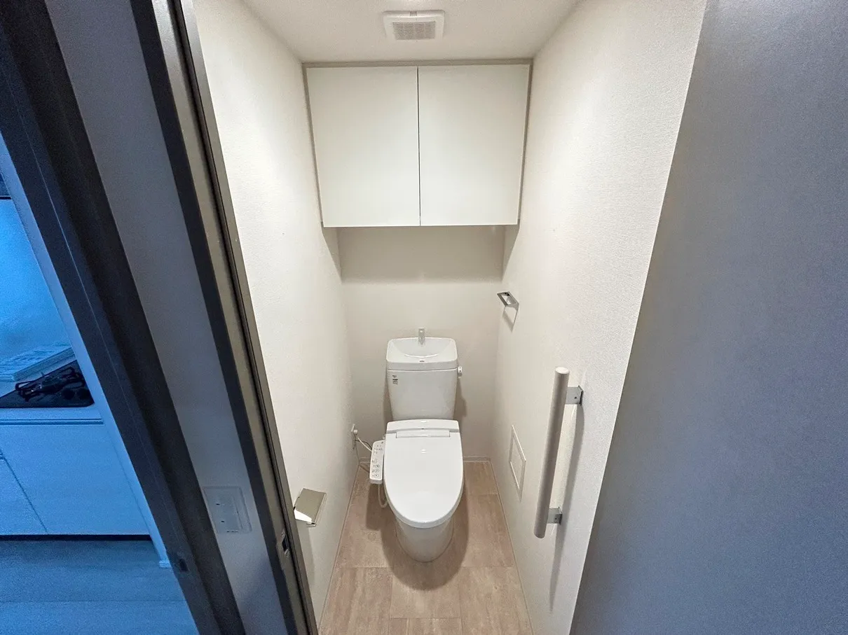 Lefon Livent Ikebukuro - Interior - ["Toilet seat", "Flooring", "Toilet"]