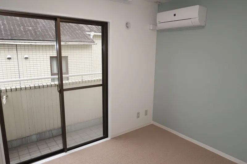 House Yukiya - Interior - ["Flooring", "Floor", "Door"]