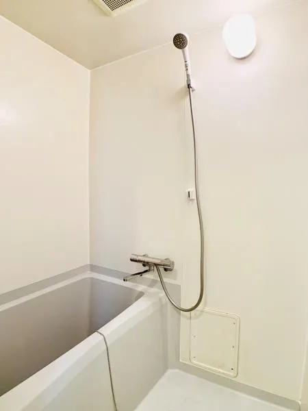 Bregrace Sangubashi - Interior - ["Wall", "Plumbing fixture", "Flooring"]