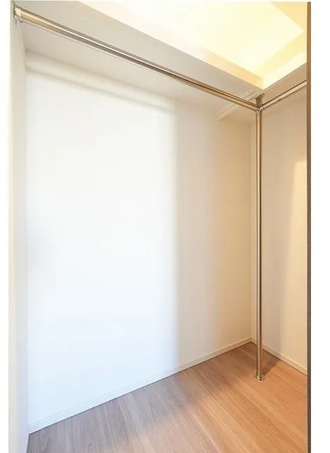 Comforia Liv Nagafukucho - Interior - ["Wood", "Flooring", "Floor"]
