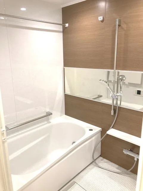 Bowflats Shinagawa Canal Side - Interior - ["Bathtub", "Plumbing fixture", "Property"]