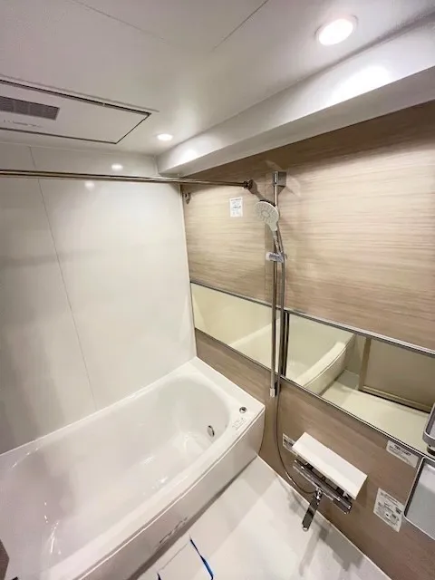 RESIDIA Tower Kami-Ikebukuro (Park Building) - Interior - ["Plumbing fixture", "Bathroom", "Bathtub"]