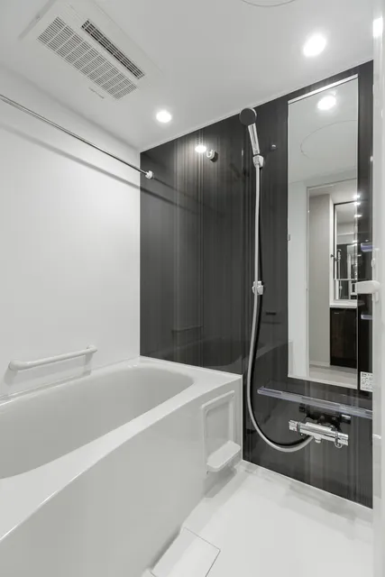 Terrace Okachimachi - Interior - ["Mirror", "Plumbing fixture", "Building"]