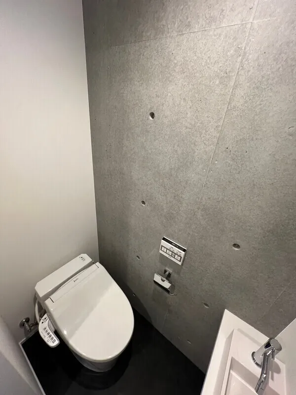 Fullea Fudomae - Interior - ["Plumbing fixture", "Toilet seat", "Toilet"]