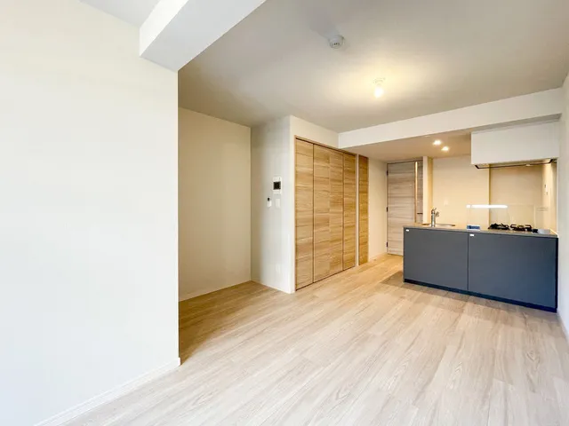 Preasvelta Minowa - Interior - ["Flooring", "Floor", "Wood"]