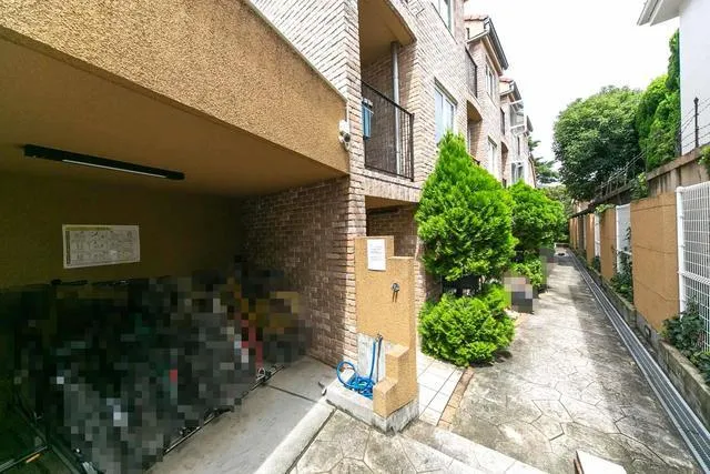 Belle Maison (3 Floor Maisonette) - Exterior - ["Plant", "Building", "Road surface"]