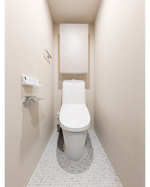 Baus Flats Kuramae - Interior - ["Toilet seat", "Toilet", "Flooring"]