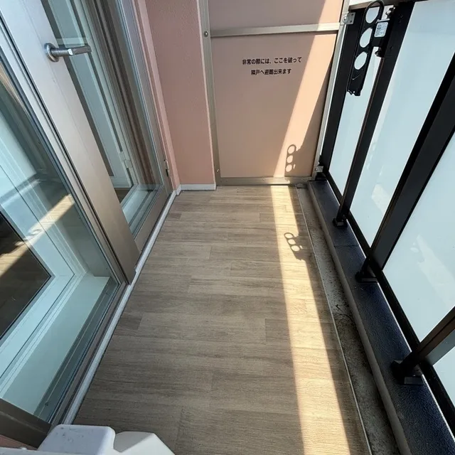 Park Axis Shinagawa Tennozu Isle - Interior - ["Floor", "Flooring", "Glass"]