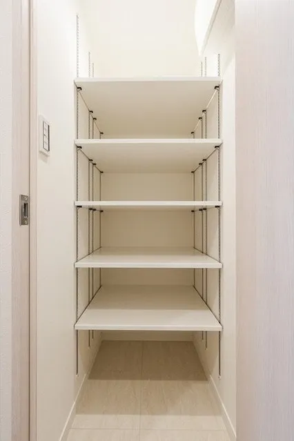 Comforia Liv Bunkyo Gokokuji - Interior - ["Wood", "Shelving", "Flooring"]