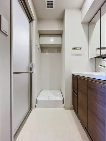 Lugente Itabashi - Interior - ["Flooring", "Floor", "Interior design"]