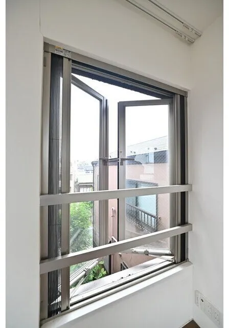 Apartment Kuro Sangenjaya - Interior - ["Interior design", "Glass", "Grey"]