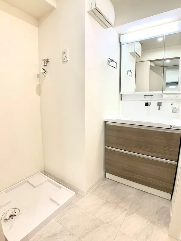 Primal Tsukishima - Interior - ["Flooring", "Floor", "Bathroom cabinet"]