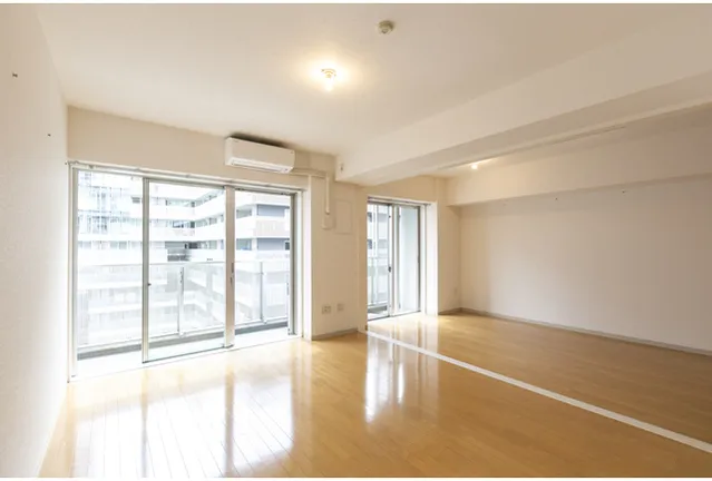 Shinonome Canal Court CODAN Building 18 - Interior - ["Floor", "Wood flooring"]
