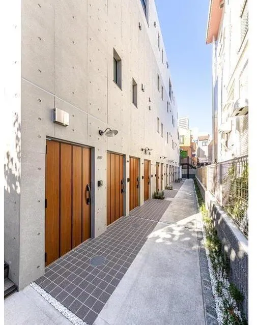 Well Square Ism Yotsuya Okyomachi - Exterior - ["Street", "Alley", "Property"]