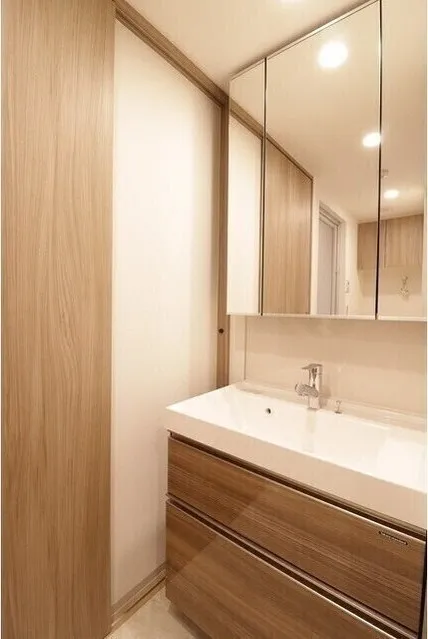 Predia Court Yoyogi Uehara - Interior - ["Brown", "Tap", "Mirror"]