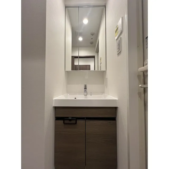 Comforia Live Kiba - Interior - ["Mirror", "Tap", "Sink"]
