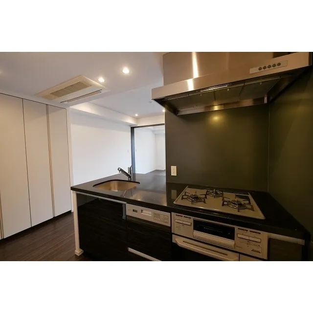 Comforia Shinjuku East Side Tower - Interior - ["Cabinetry", "Countertop", "Furniture"]