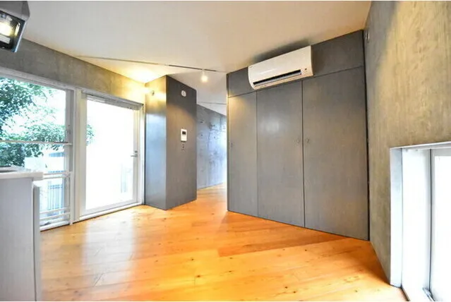 FARE Uehara Noye EAST - Interior - ["Flooring", "Wall", "Floor"]