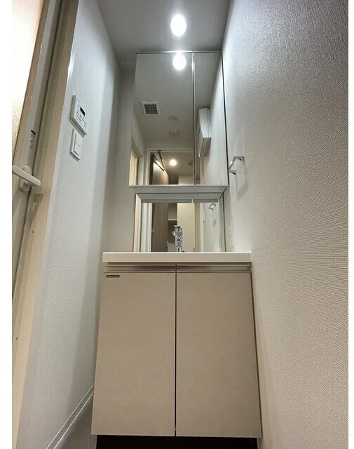 Daffitto Kinshicho - Interior - ["Flooring", "Floor", "Ceiling"]
