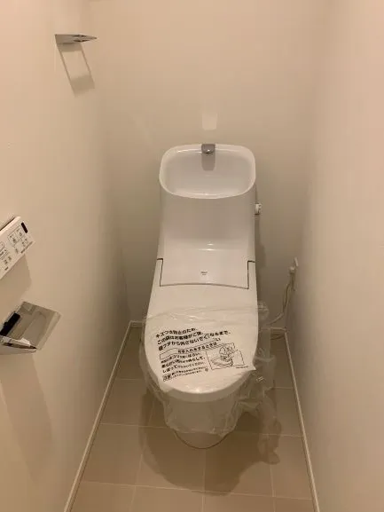 Laclasse Sangenjaya - Interior - ["Toilet seat", "Toilet", "Plumbing fixture"]