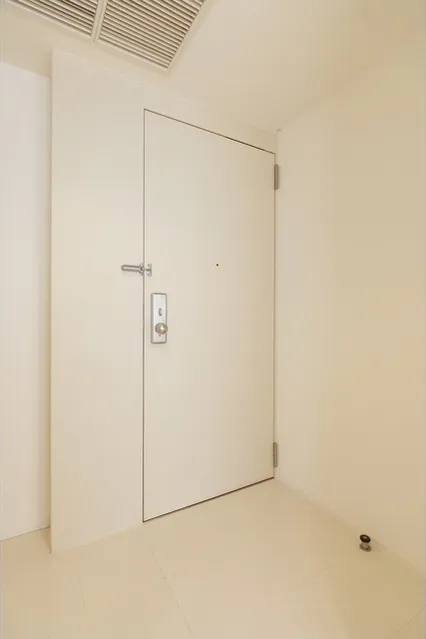 Frontier Residence The Tower Shinagawa - Interior - ["Fixture", "Door", "Composite material"]