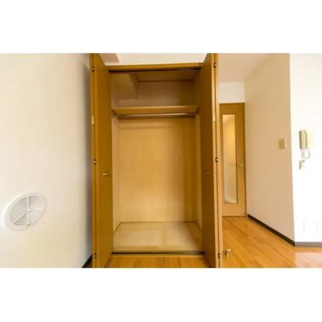 MA21 - Interior - ["Property", "Room", "Door"]
