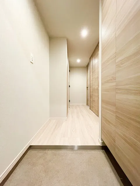Preasvelta Minowa - Interior - ["Flooring", "Floor", "Wood"]
