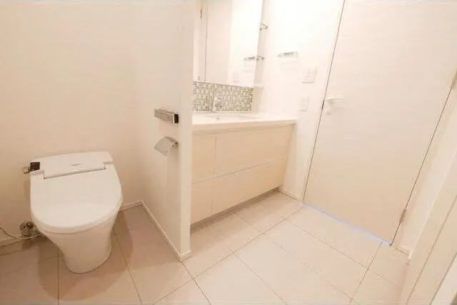 Comforia Shinjuku East Side Tower - Interior - ["Plumbing fixture", "Flooring", "Floor"]