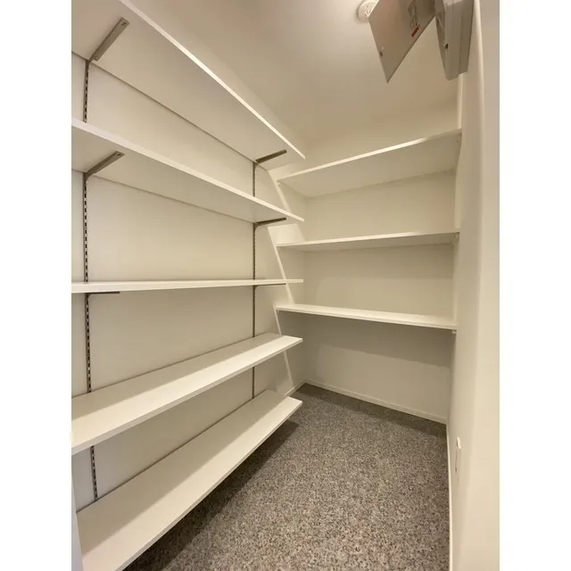 LIBR GRANT Haneda - Interior - ["Shelf", "Bookcase", "Wood"]