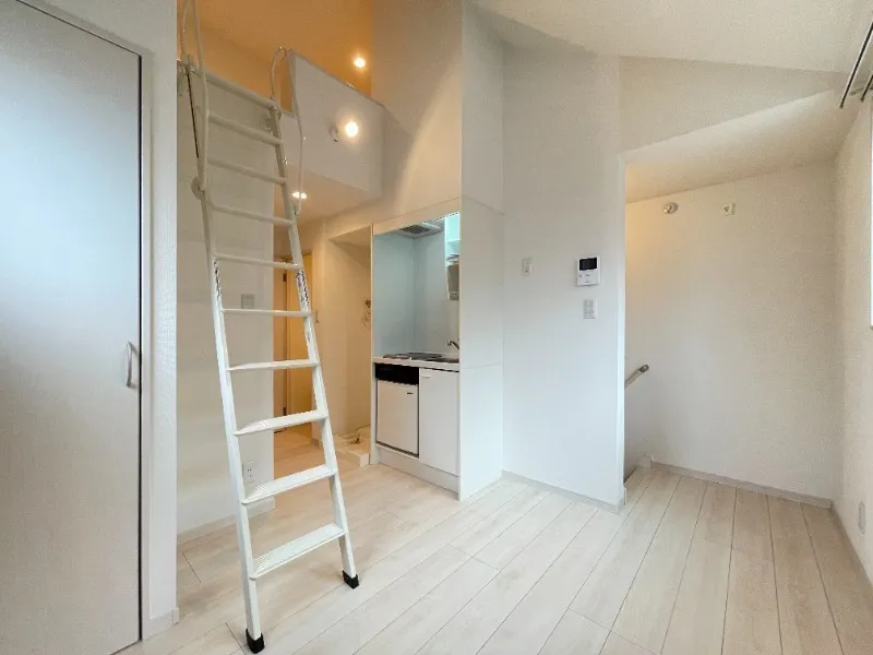 Barmy Place Oji II - Interior - ["Flooring", "Wood", "Floor"]