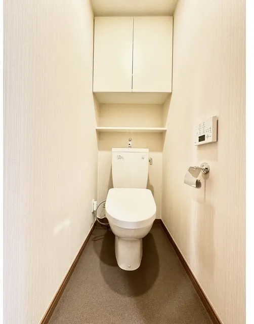 Rivere Ikebukuro - Interior - ["Toilet seat", "Toilet", "Flooring"]