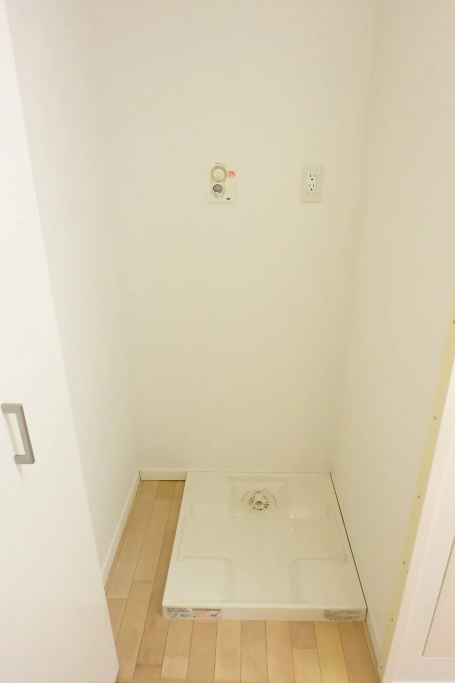 Esty Maison Kinshicho II - Interior - ["Fixture", "Wood", "Flooring"]