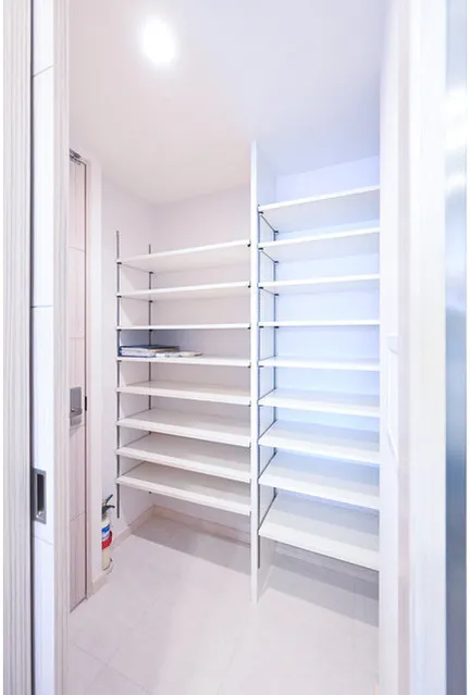 BPR Residence Mita Isaragozaka - Interior - ["Shelf", "Shelving", "Wood"]