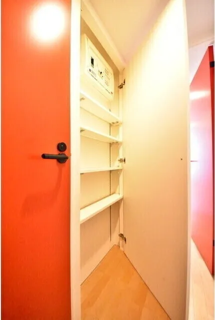 Blanche Bunkyo HakusanⅡ - Interior - ["Red", "Wood", "Interior design"]