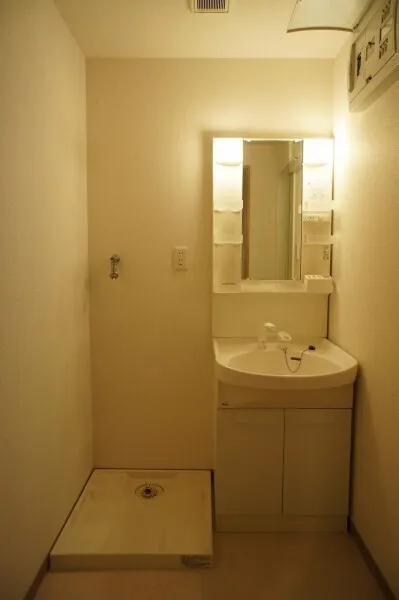 Sereno Shinagawa - Interior - ["Wall", "Flooring", "Plumbing fixture"]
