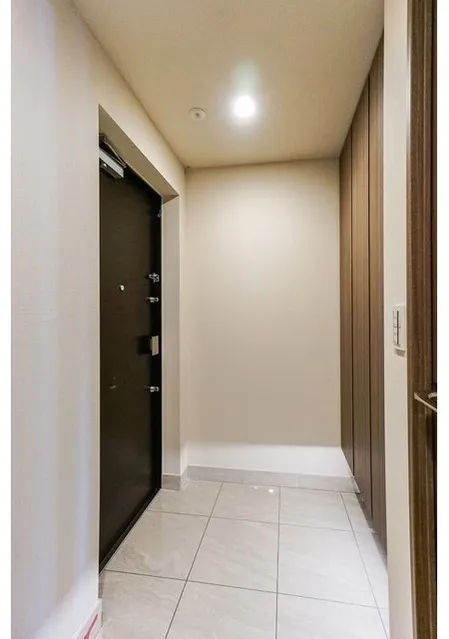 Belle Vue Chiyoda Iidabashi - Interior - ["Door", "Fixture", "Building"]